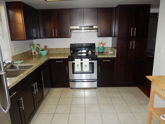 3rd image of 963 Loring St #3