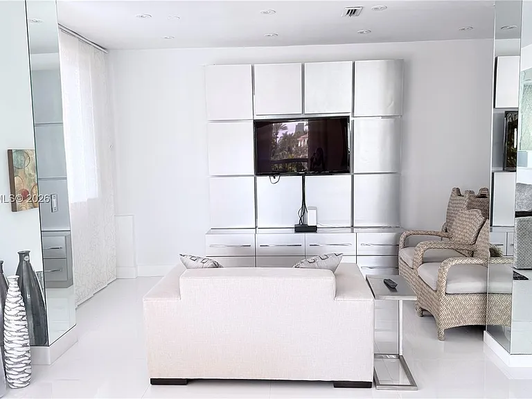 19707 Turnberry Way #Townhouse 6 — Photo 4