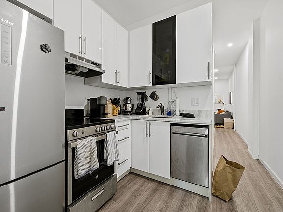 5th image of 1670 1st Ave #2C
