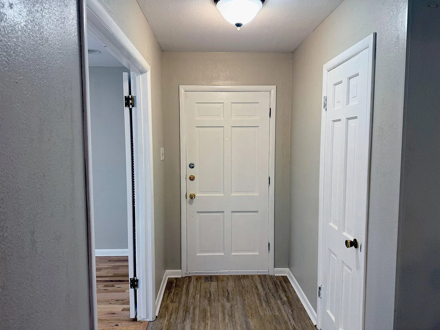3 bed, 3.0 bath, 2296 sqft, $2,000 — Photo 3