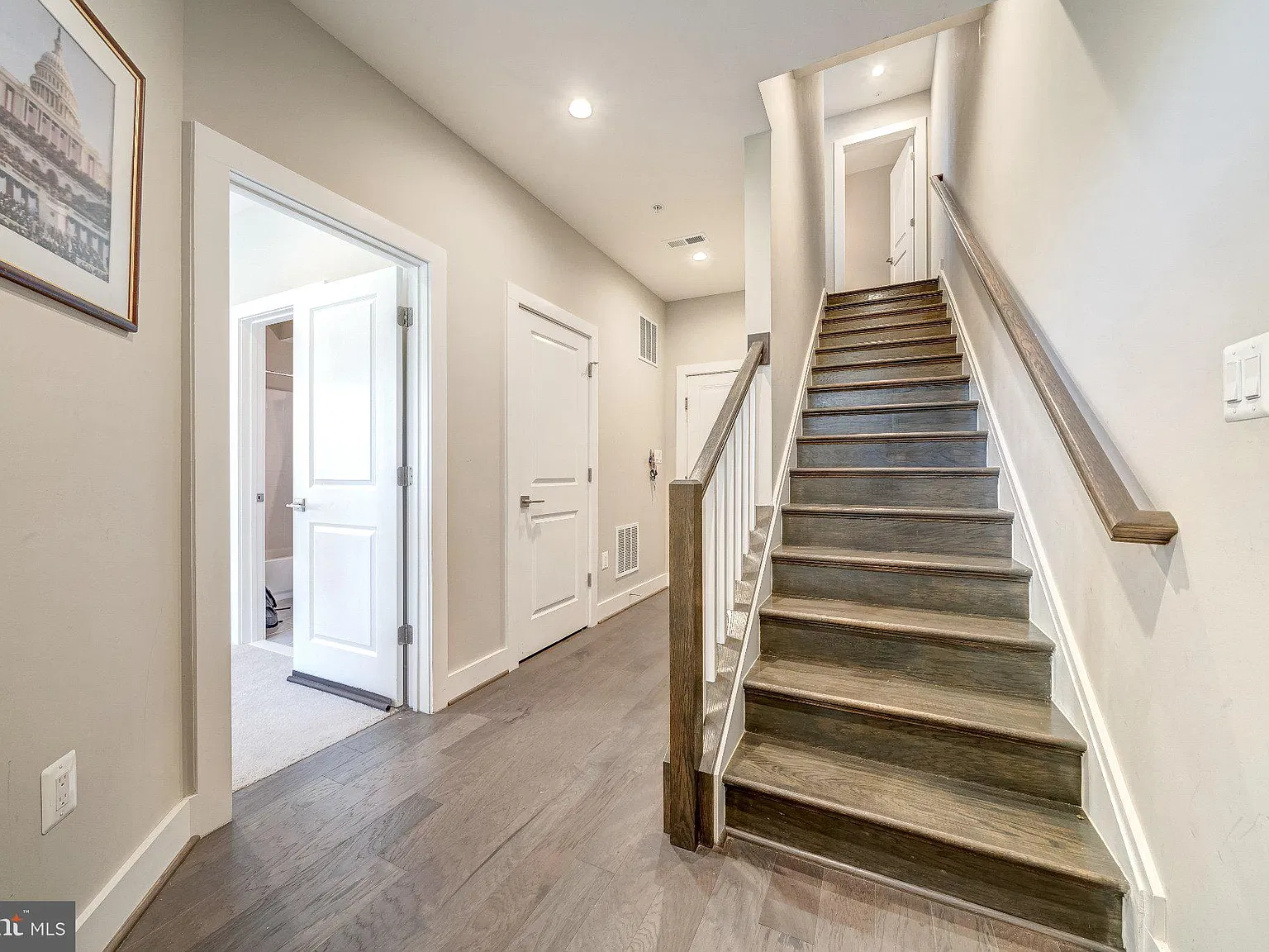 4 bed, 4.5 bath, 2740 sqft, $4,000 — Photo 3