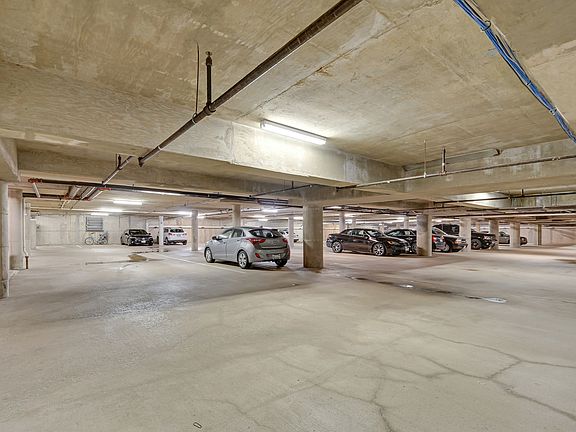 5th image of 400 Village Cir Unit 316