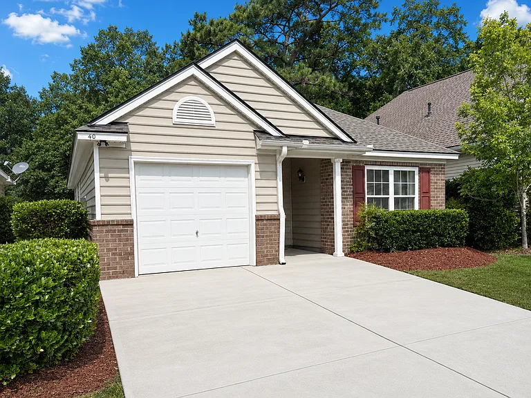 40 Gables Ln — Photo 2
