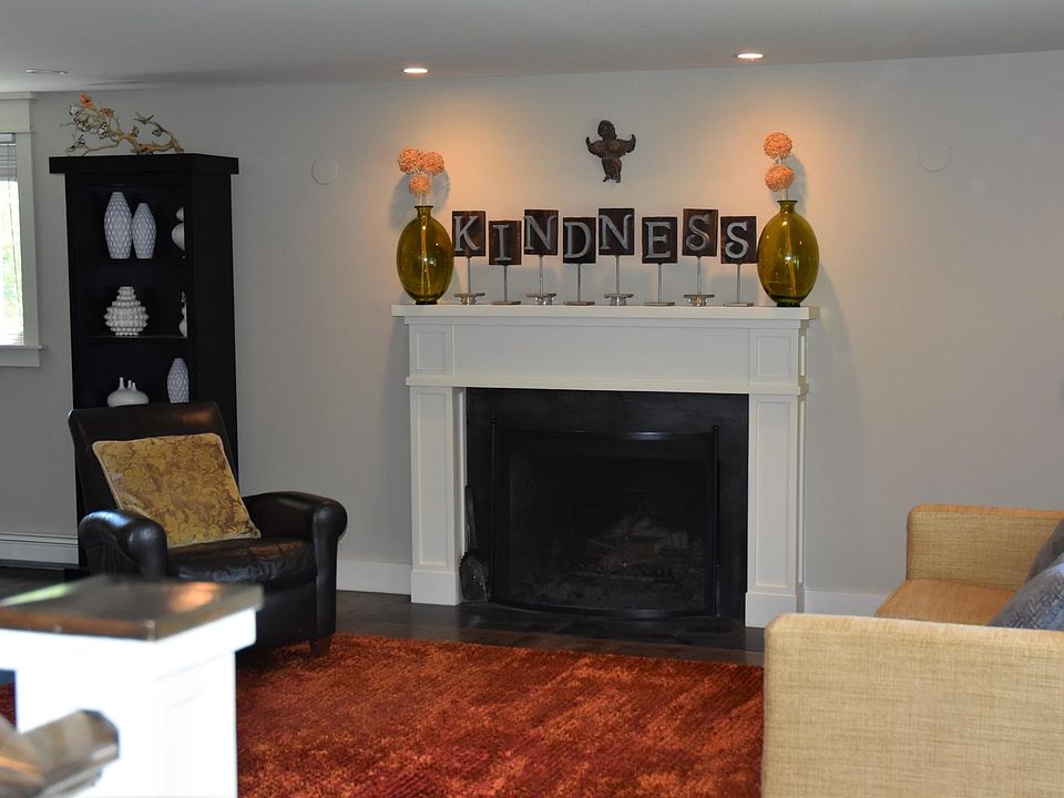 2nd image of 2295 Grape Ave