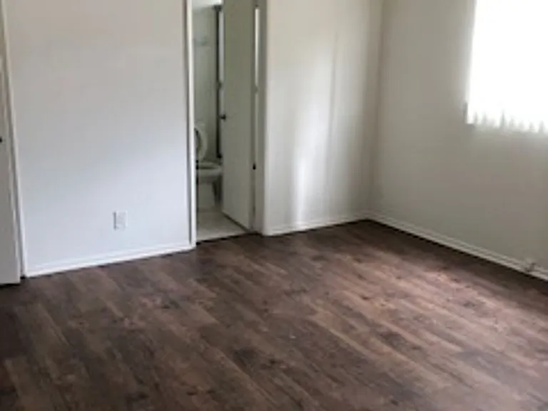 1820 S Bentley Ave — Photo 25