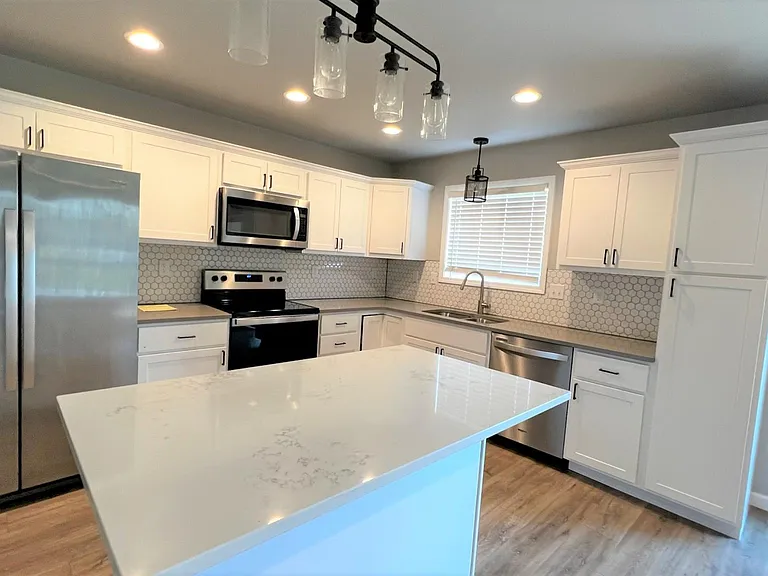 800 Cathy Dr W — Photo 12