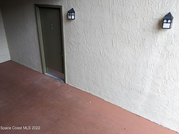 2nd image of 3570 Sable Palm Ln Unit A