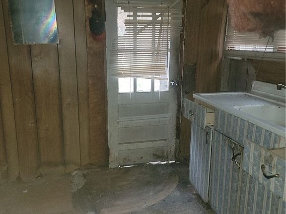 3rd image of 645 Glebe Landing Rd