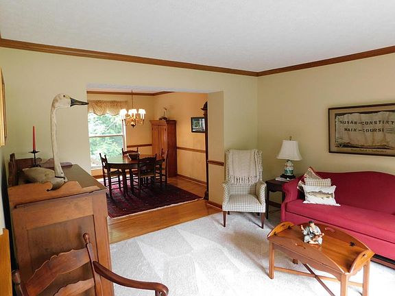 2nd image of 138 Thornapple Trl