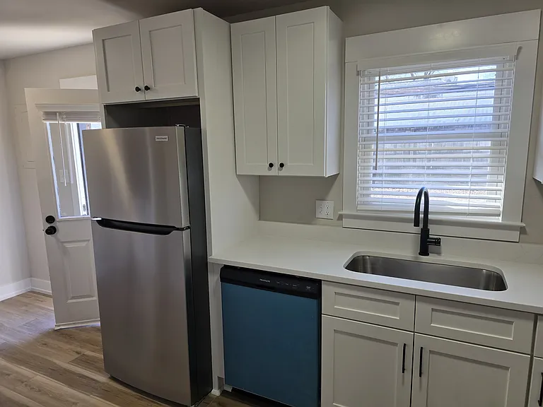 705 S Broad St #E — Photo 12