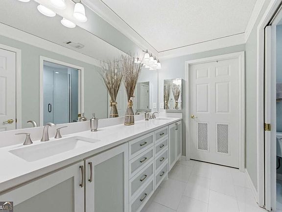 4th image of 2235 Orchard Pl