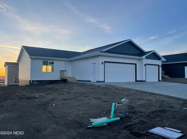 28 27th St NW, Watertown, SD 57201