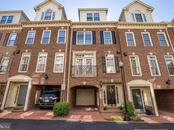 811 Water Pl, Alexandria, VA 22314
