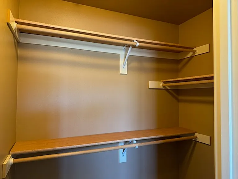 195-Santiam Village Apartments — Photo 43