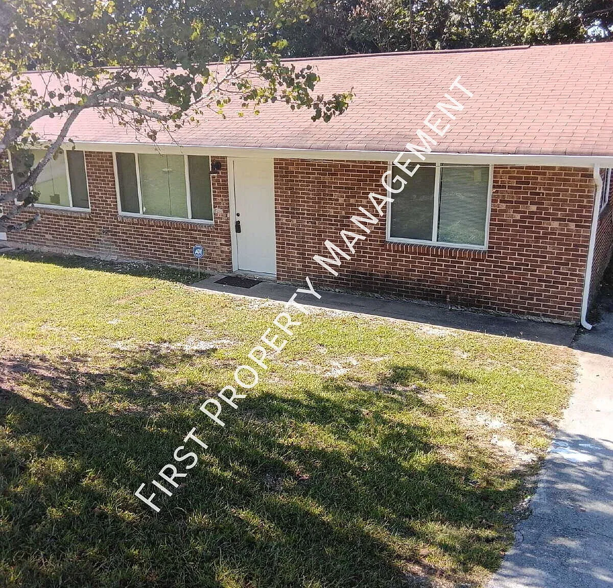 Amazing 2 Bedroom W/ Updated Flooring Must See! — Photo 1