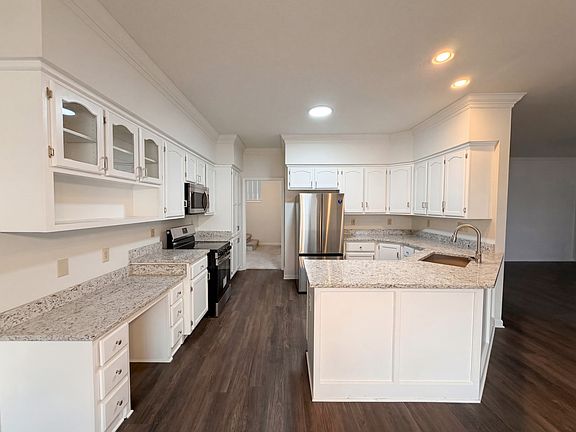 5th image of 227 Longwood Ln