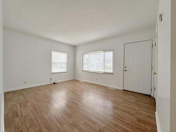 5th image of 2609 Bartlett St