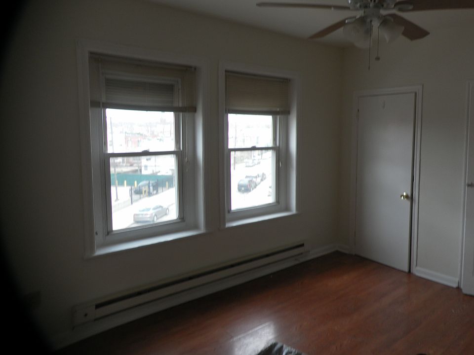 1st image of 224 W Ontario St #1