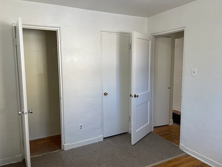 Charming & Totally Updated 1 Bedroom Apartment Downtown — Photo 15