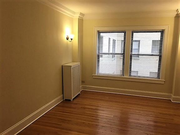 3rd image of 421 W Fullerton Pkwy #906
