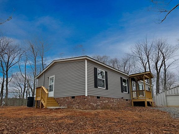 3rd image of 859 Mountain Ridge Dr