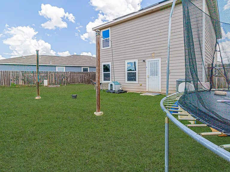 2831 Lavender Mdw — Photo 32