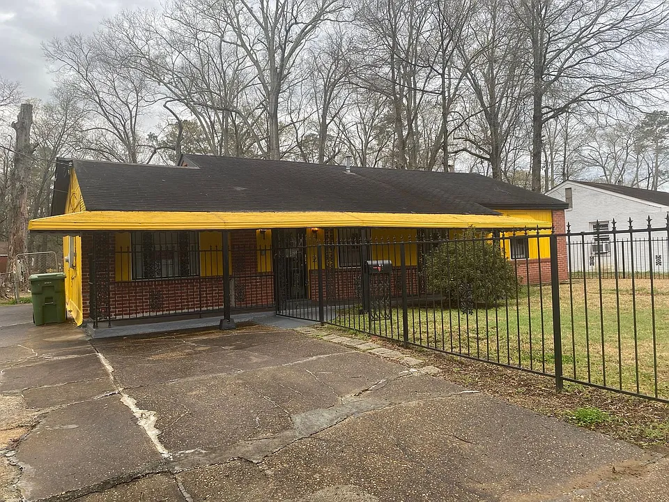 169 W Woodland Dr