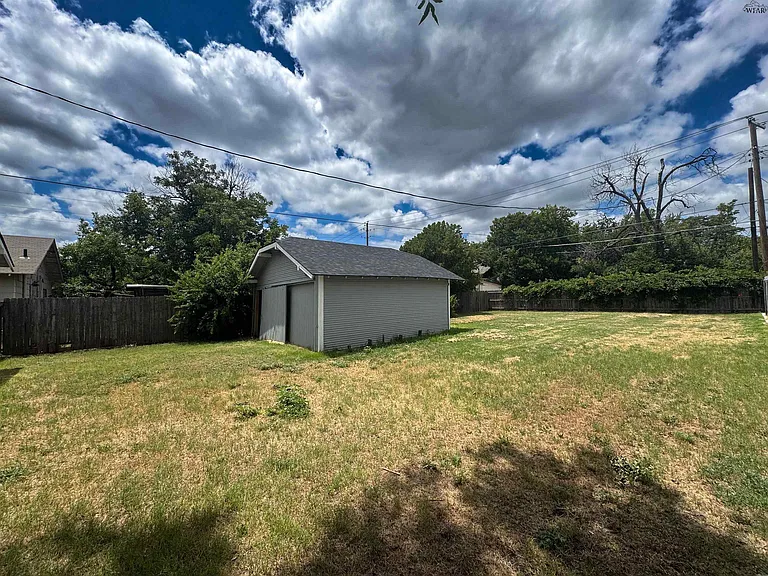 2412 Buchanan St — Photo 16