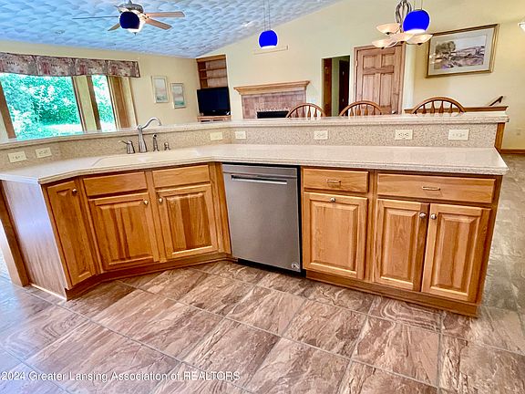 4th image of 4710 Thornapple Ln