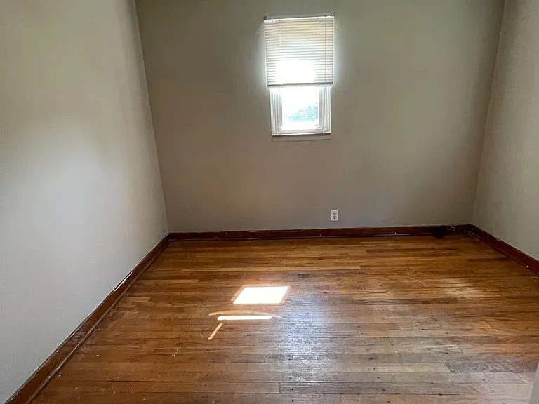 250 Locust St — Photo 9