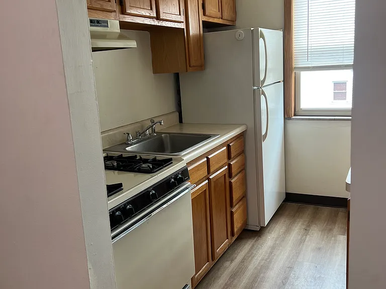 2182 W 8th St — Photo 5