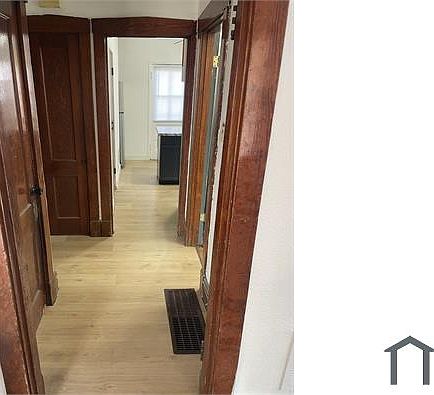 5th image of 423 Christian Ave