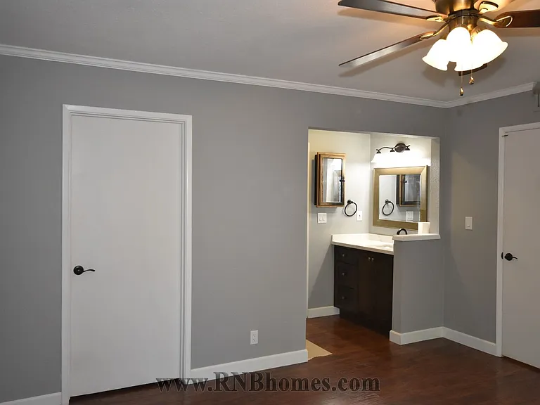 415 Sutton Pl — Photo 16