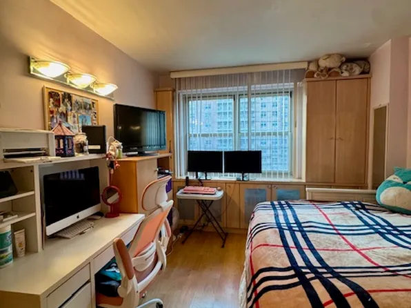 448 Neptune Avenue image 13 of 15