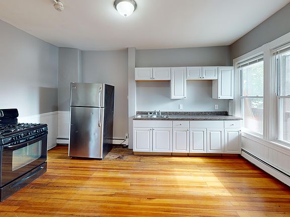 4th image of 74 Anthony Ave #3R