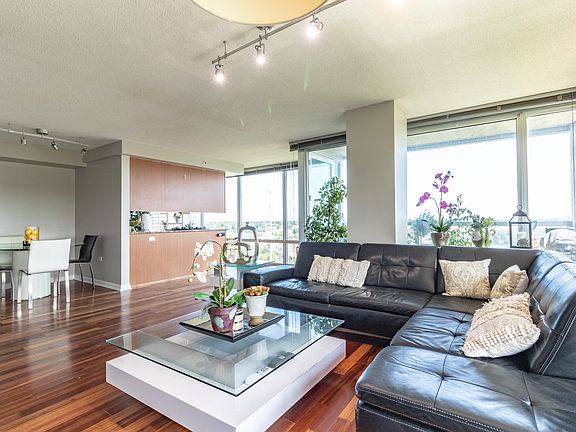 5th image of 9715 N Woods Dr #1201