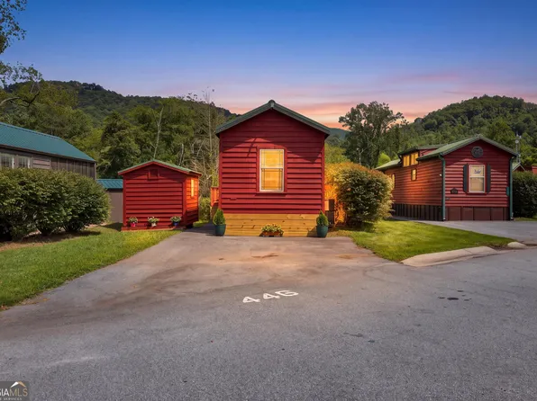 446 River Vista Dr, Dillard, GA 30537