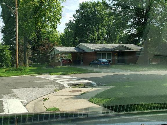 3rd image of 609 Notre Dame Ave