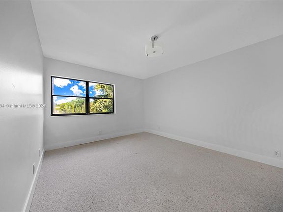4th image of 230 Lakeview Dr APT 302