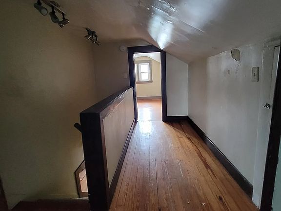 3rd image of 1648 Westona Dr #1