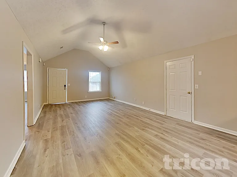 2829 Elijah Dr — Photo 2