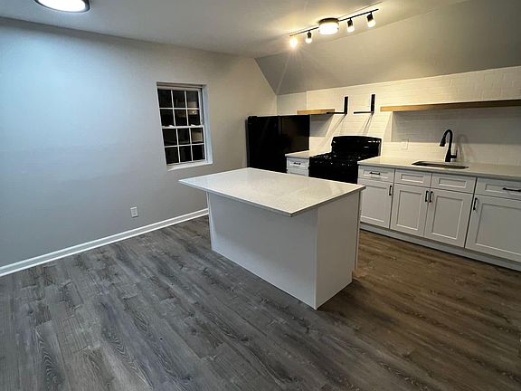 4th image of 440 Calhoun Ave #3