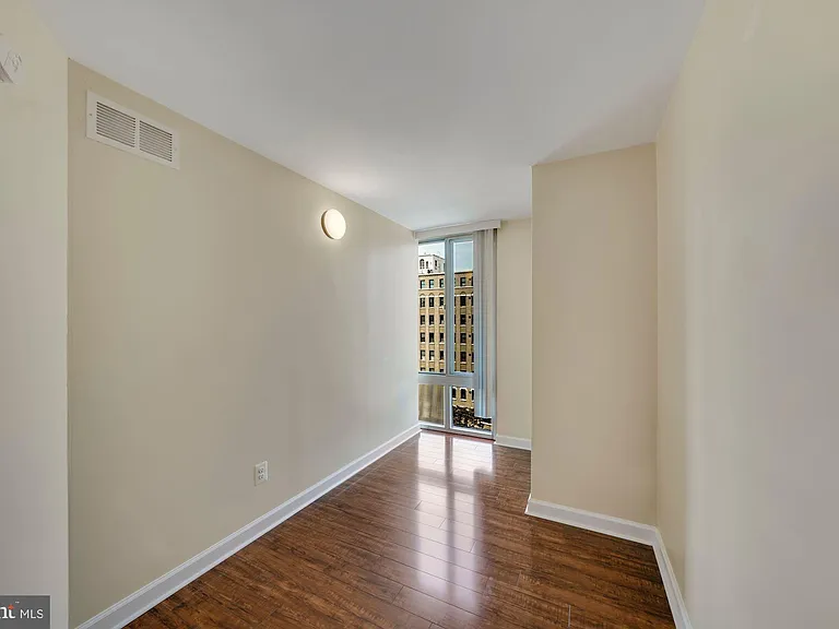 950 25th St NW #704 — Photo 9