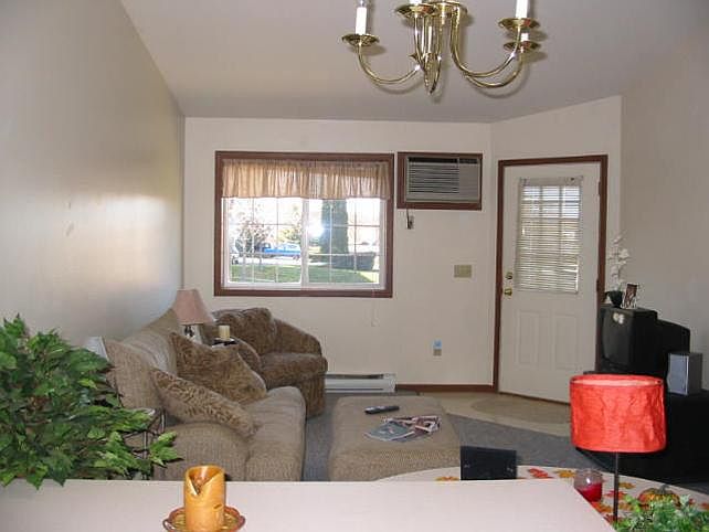 2nd image of 208 Bowman Ln