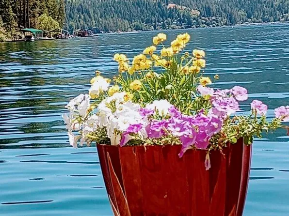 10680 N Lakeview Dr, Hayden Lake, ID 83835