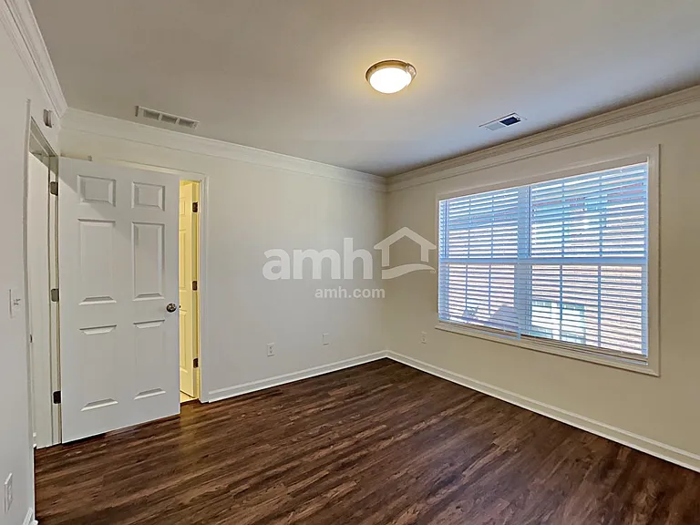 979 Park Knoll Ct — Photo 13