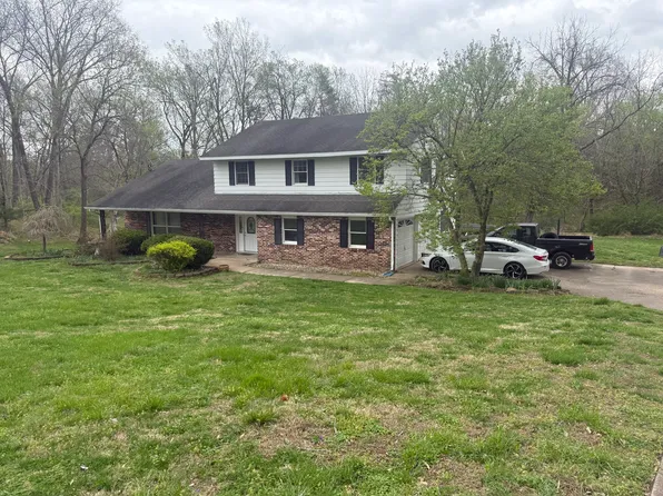 261 High Forest Dr, Carbondale, IL 62903