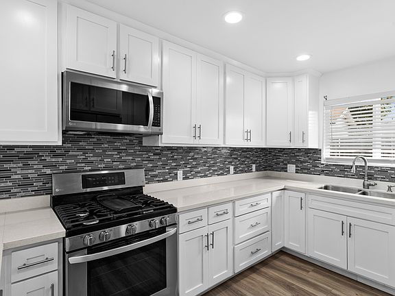 Kitchen w/ Quartz Countertops & Stainless Appliances