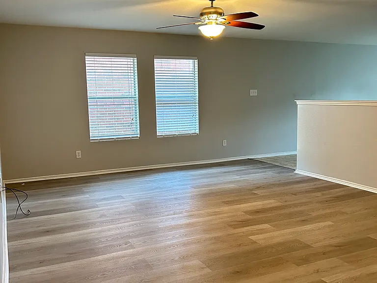 1306 Riviera Dr — Photo 2