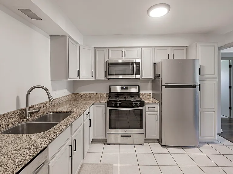 621 Hiawatha Dr — Photo 9